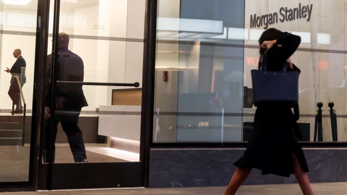 Morgan Stanley’s surge in AI dealmaking helped it edge past Goldman Sachs in the first half of the year in debt and equity capital market fees © Michael Nagle/Bloomberg