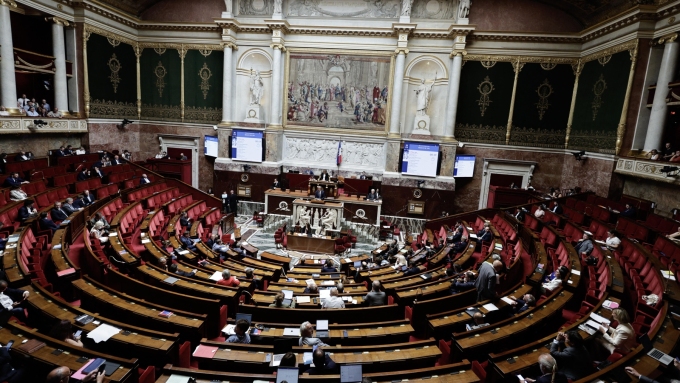 La France interdit les réseaux sociaux aux moins de 15 ans, une première en Europe