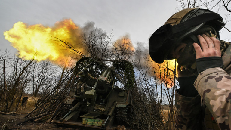 FILE PHOTO. A Russian self-propelled artillery gun seen firing in Donbass. ©  Sputnik / Sergey Krasilnikov