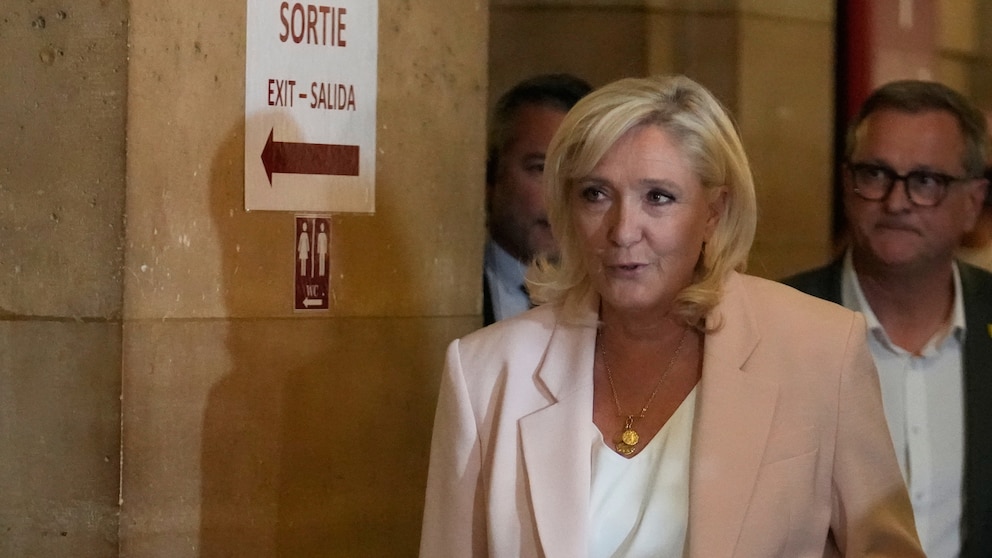 French court clears way for far-right leader Le Pen to run in 2027