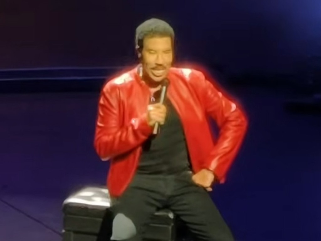 Beloved singer rushed to hospital again