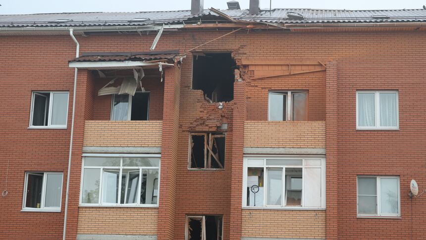 Largest attack on Moscow sees Ukraine fire hundreds of drones, mayor says