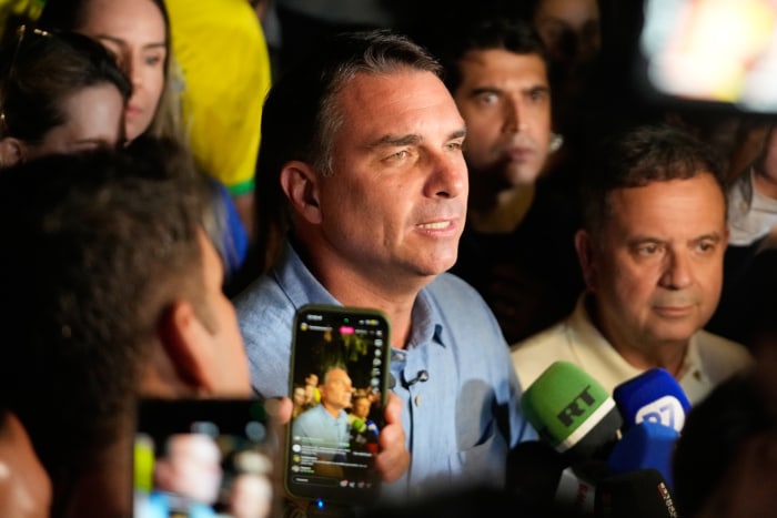 Flávio Bolsonaro Surges Past Lula, Setting Up a Bitter Brazil Election Runoff