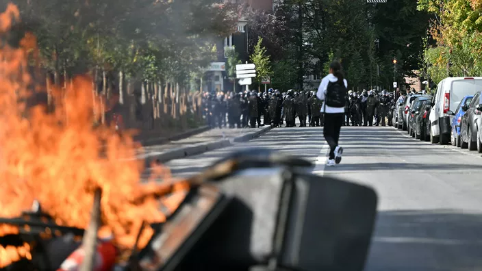 Trump blames French unrest on ‘mass migration’ (VIDEOS)