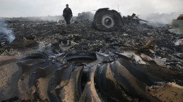 FILE PHOTO: A site of a Malaysia Airlines Boeing 777 plane crash © Maxim Zmeyev / Reuters