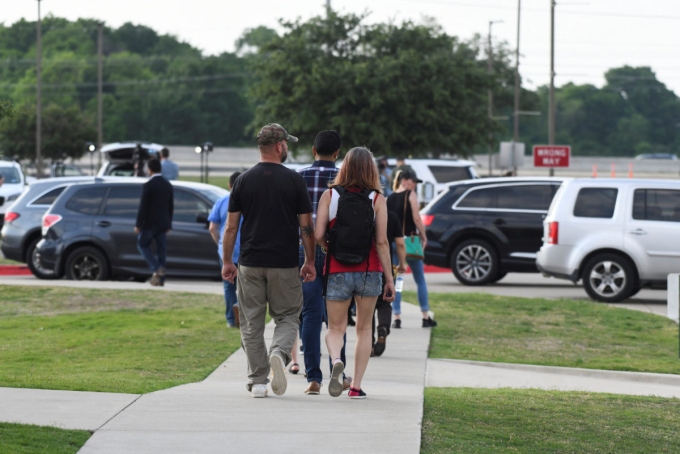 Texas mall shooting victims included young sisters, security guard