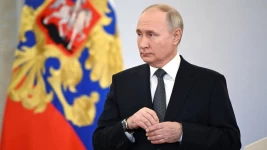 Le président russe Vladimir Poutine assiste à une cérémonie de remise de médailles, dans la salle Saint-Georges du palais du Kremlin à Moscou, le 8 décembre 2023.  Sputnik, Sergei Guneev, Pool via Reuters