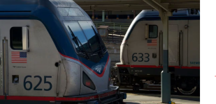 Des locomotives Amtrak à Union Station à Washington, le 28 novembre 2023  afp.com/Bastien INZAURRALDE