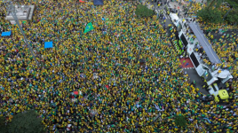 Thousands rally in support of Bolsonaro amid legal probe. See the scene