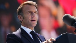 Emmanuel Macron delivers a speech during a ceremony marking the 80th anniversary of the 'D-Day' landings in Normandy, France, June 6, 2024 ©  AFP / Daniel Cole