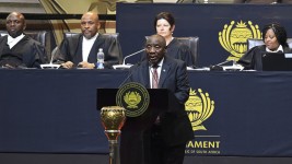 Cyril Ramaphosa adresses members of parliament after he was announced President of South Africa. © AFP / Rodger Bosch