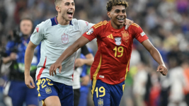 Spain's forward Fermin Lopez and Spain's forward Lamine Yamal celebrate at the end of the UEFA Euro 2024 semi-final football match between Spain and France at the Munich Football Arena in Munich on July 9, 2024. © Miguel Medina, AFP