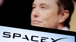 SpaceX logo and Elon Musk photo are seen in this illustration taken December 19, 2022. © Dado Ruvic, Reuters