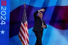 Minnesota Gov. Tim Walz didn’t dazzle but gave a solid performance when he accepted the Democratic vice presidential nomination.Robert Gauthier / Los Angeles Times