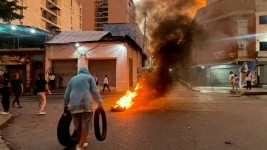 Protesters burn tires in Caracas an efforCatherine Ellis/CBC)