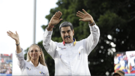 Venezuelan President Nicolas Maduro greets supporters next to First Lady Cilia Flores during a rally in Caracas on August 3, 2024. © Pedro Rances Mattey, AFP