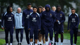 Les joueurs de l'équipe de France de football arrivent à l'entraînement à Clairefontaine, le 7 octobre 2024. AFP - FRANCK FIFE