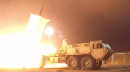 Un intercepteur (THAAD) lancé depuis le Pacific Spaceport Complex Alaska à Kodiak, en Alaska, lors d'un essai en juillet 2017. © Leah Garton, AFP