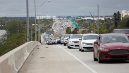 Heavy traffic begins to back up on Interstate 275 South as residents evacuate St. Petersburg, Fla., ahead of Hurricane Milton, on Monday. (Octavio Jones/Reuters)