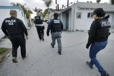 U.S. Immigration and Customs Enforcement agents in Los Angeles in 2020. (Al Seib / Los Angeles Times)