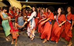 Les candidates au titre de Miss France 2025 lors de leur arrivée en Côte d'Ivoire. L'élection se déroulera en direct sur TF1 le 14 décembre 2024. SIPA/TF 1/Laurent Vu