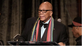 Quincy Jones, le 19 mai 2019, recevant l'American Icon Award à Beverly Hills en Californie. © Kevin Winter, Getty Images via AFP