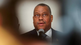 Haiti's Prime Minister Garry Conille attends a press conference at the Port-au-Prince airport after he participated in a UN Security Council meeting, in Port-au-Prince, Haiti, July 6, 2024 © Ralph Tedy Erol, Reuters