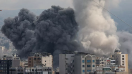 Des nuages de fumée s'élèvent au-dessus de la banlieue sud de Beyrouth après des frappes israéliennes, mercredi 13 novembre 2024. © Mohamed Azakir, Reuters