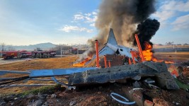 Un avion s'est écrasé à l'aéroport de Muan, en Corée du Sud. PHOTO : REUTERS / YONHAP