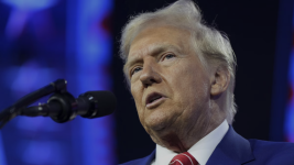 Le président désigné Donald Trump prononce un discours lors de l'AmericaFest, le dimanche 22 décembre 2024, à Phoenix. (Photo d'archives) PHOTO : ASSOCIATED PRESS / RICK SCUTERI