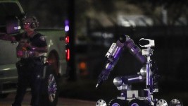 A robot is deployed to a location in Houston, Texas, where police are investigating a place suspected to be associated with the attacker in a deadly rampage in New Orleans, Jan. 1, 2025. ©  Brett Coomer / Houston Chronicle via AP