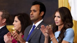 Vivek Ramaswamy and Kristi Noem applaud during U.S. President Donald Trump's presidential inauguration at the Rotunda of the U.S. Capitol in Washington, U.S., January 20, 2025.  (Kevin Lamarque/REUTERS, Pool)