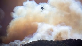 Les incendies s'étendent à de nouvelles régions, visées par des consignes d'évacuation. PHOTO : REUTERS / RINGO CHIU