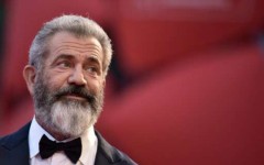 L’acteur Mel Gibson a perdu sa maison, mais s’est réjoui que les poules qu’il hébergeait dans son jardin aient survécu (ici, en 2016). AFP/TIZIANA FABI.