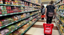 Shoppers are at a grocery store in Mississauga, Ontario, Canada.  Creative Touch Imaging Ltd./NurPhoto via Getty Images