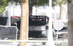 Photo: Wade Vandervort Agence France-Presse  Le Tesla Cybertruck devant l’hôtel de Trump après l’incendie.