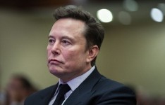 Photo: Allison Robbert Pool Associated Press  Le patron de Tesla et SpaceX, Elon Musk