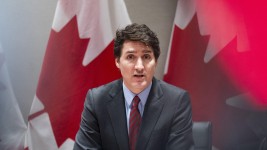 Le premier ministre du Canada, Justin Trudeau, à l'ouverture de la réunion du Conseil sur les relations canado-américaines, à Toronto, le 17 janvier 2025. PHOTO : LA PRESSE CANADIENNE / ARLYN MCADOREY