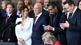 Les patrons de Meta, Mark Zuckerberg, Amazon, Jeff Bezos, et Google, Sundar Pichai, lors de la cérémonie d'investiture de Donald Trump, le 20 janvier dernier. (Saul Loeb/Pool via REUTERS)