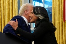 Tulsi Gabbard hugs President Trump in the Oval Office. PHOTO: NATHAN HOWARD/REUTERS