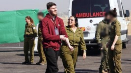 Former Russian hostage Alexander Trufanov, during his transfer from Hamas captivity to the International Committee of the Red Cross, Israel. ©  Sputnik/Press Service of the Government of Israel