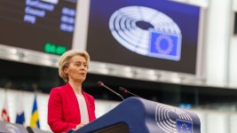 « Des emplois sont en jeu. Les prix vont augmenter. En Europe et aux Etats-Unis », a expliqué Ursula von der Leyen, présidente de la Commission européenne. (Philipp Von Ditfurth/Dpa/SIPA)