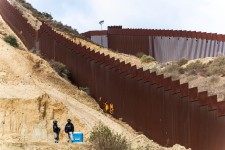 Le mur à la frontière entre les Etats-Unis et le Mexique à Tijuana, le 5 février 2025. FRANCISCO VEGA / GETTY IMAGES VIA AFP