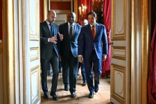 Jean-Noël Barrot, ministre français des affaires étrangères, son homologue britannique, David Lammy, et le secrétaire d’Etat américain, Marco Rubio, à Paris, le 17 avril 2025. JULIEN DE ROSA / VIA REUTERS