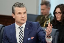 Le secrétaire à la défense américain, Pete Hegseth, au Pentagone, à Washington, le 16 avril 2025. OLIVER CONTRERAS / AFP