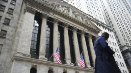 US stocks tumbled Monday as investors expressed concern about the impact of President Donald Trump's tariffs on the global economy.  Liao Pan/VCGPIX/AP