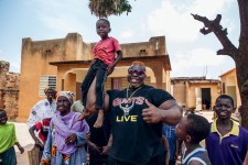 Iron Biby, ici photographié le 14 septembre 2018, dans la cour de sa grand-mère, à Bobo-Dioulasso (Burkina Faso). Photo Olympia de Maismont/AFP