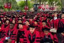 Cérémonie de remise de diplômes à Harvard, aux États-Unis, le 29 mai 2025, quelques jours avant que Donald Trump ne prenne un décret pour interdire aux étudiants étrangers de s’inscrire à cette université. Photo RICK FRIEDMAN/AFP