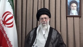 Le guide suprême iranien, l’ayatollah Ali Khamenei, lors d’une allocution télévisée après les frappes israéliennes contre l’Iran, le 18 juin 2025, à Téhéran. PHOTO OFFICE OF THE IRANIAN SUPREME LEADER/REUTERS