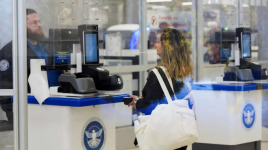 Un contrôle de passeport à l'aéroport international Hartsfield-Jackson d'Atlanta, aux États-Unis, le 1er février 2025. © Megan Varner, Reuters (illustration)